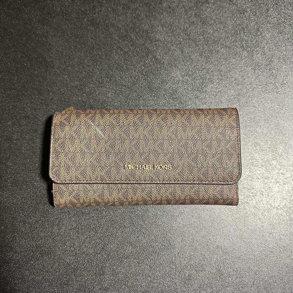 Michael Kors Jet Set Large Signature Logo Trifold Wallet in Brown